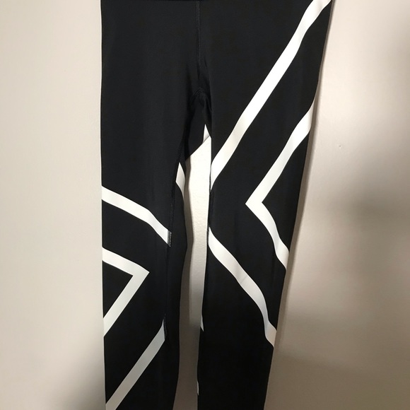 GapFit Black And White Sports Leggings Sz S - Picture 2 of 5